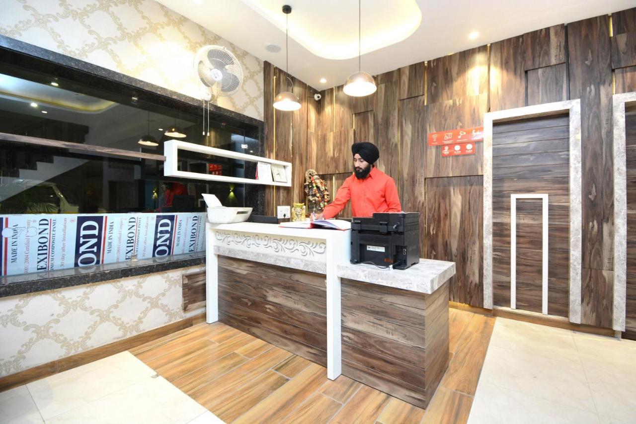 Hotel Ricky International 암리차르 외부 사진