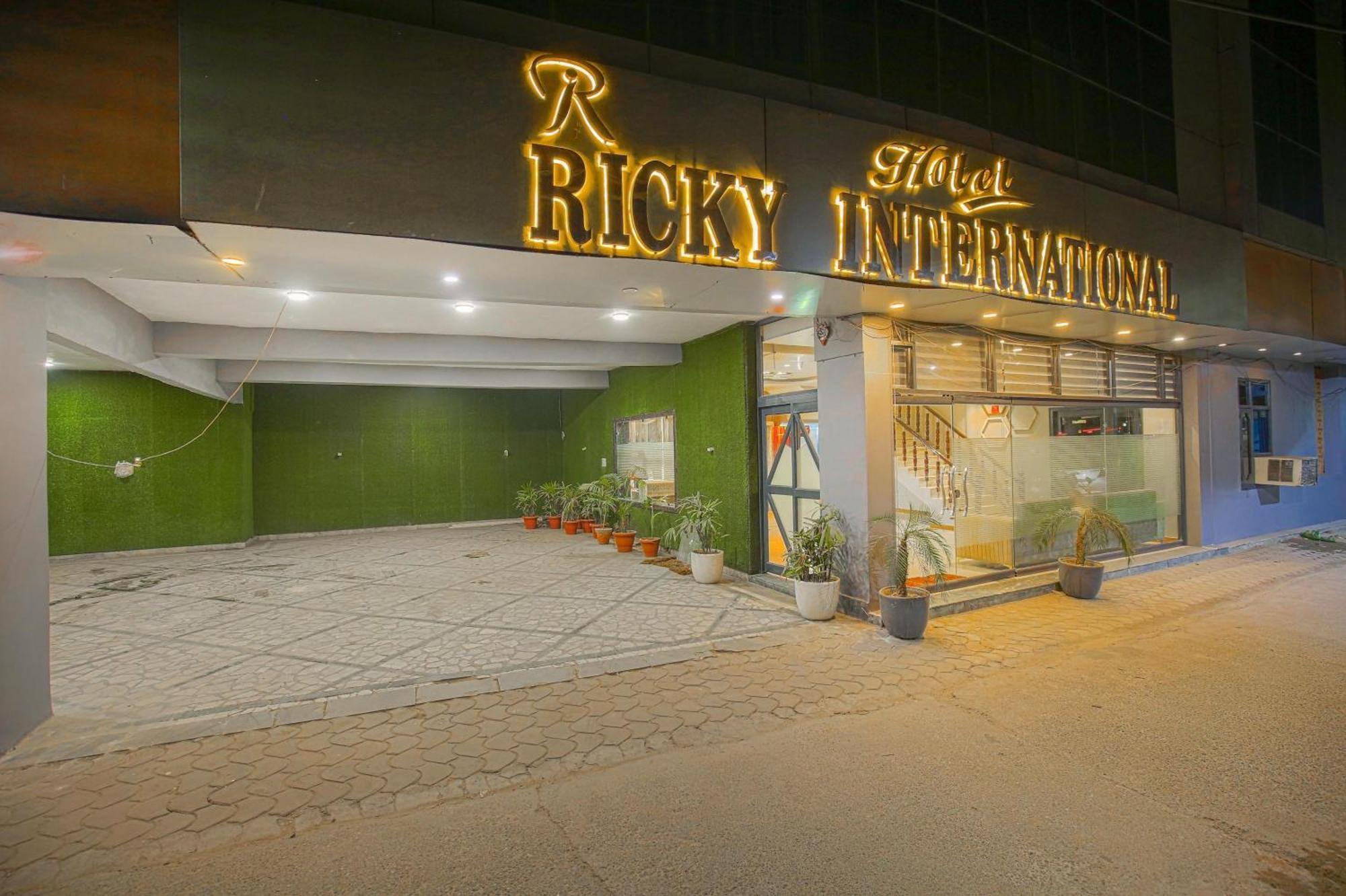Hotel Ricky International 암리차르 외부 사진