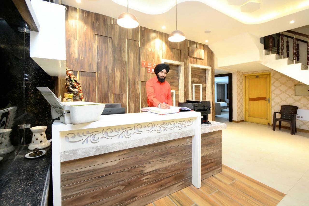 Hotel Ricky International 암리차르 외부 사진